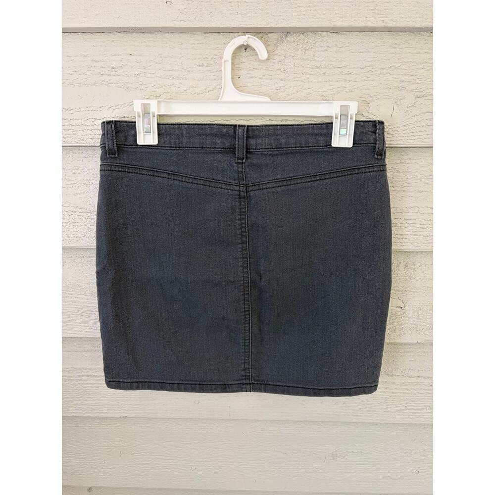 GUESS Gray Denim Mini Skirt Zip Pocket Stretch Size 29 - Picture 9 of 9